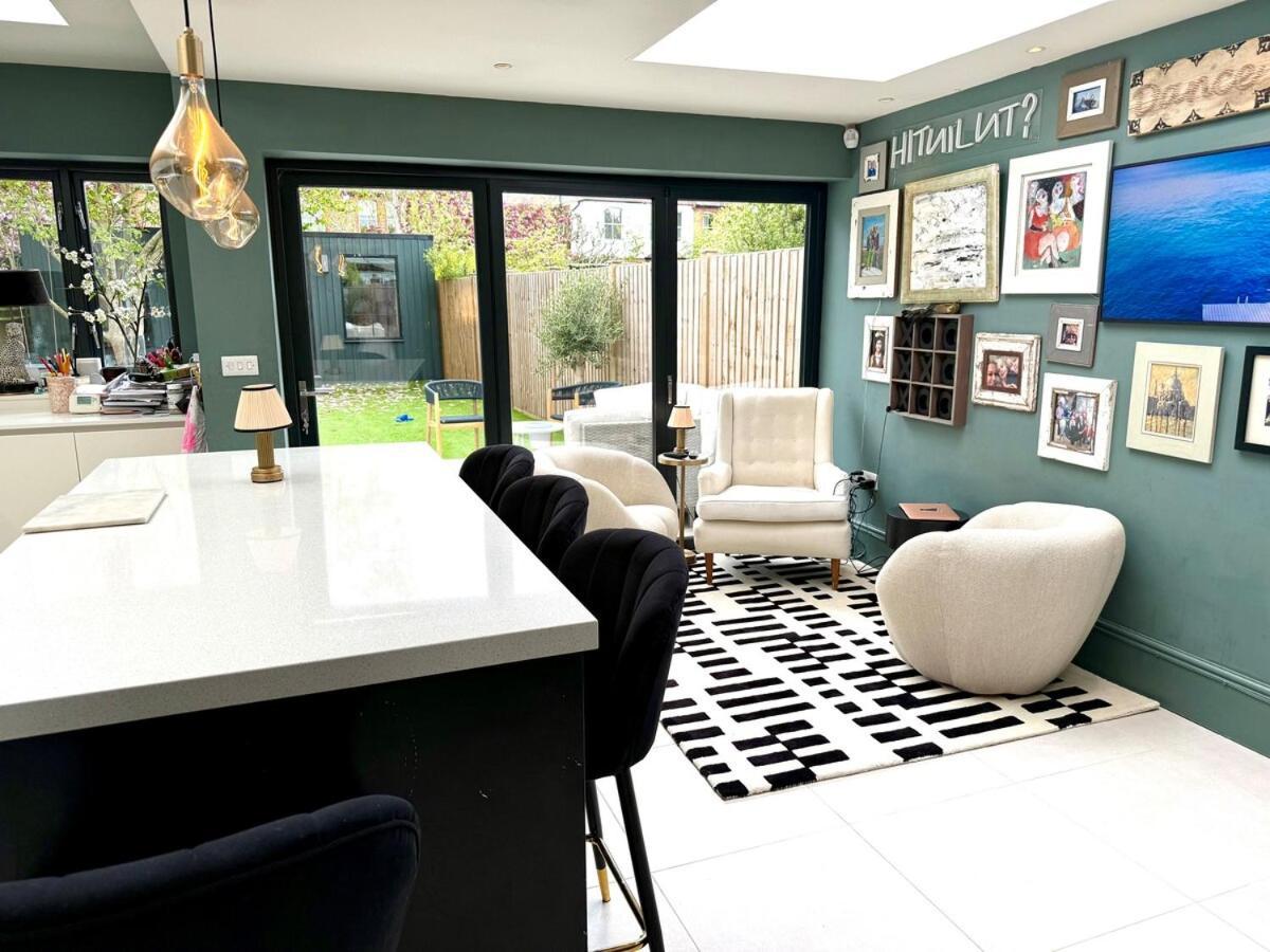 Beautiful 4 Bedroom Family In Barnes Holiday home London