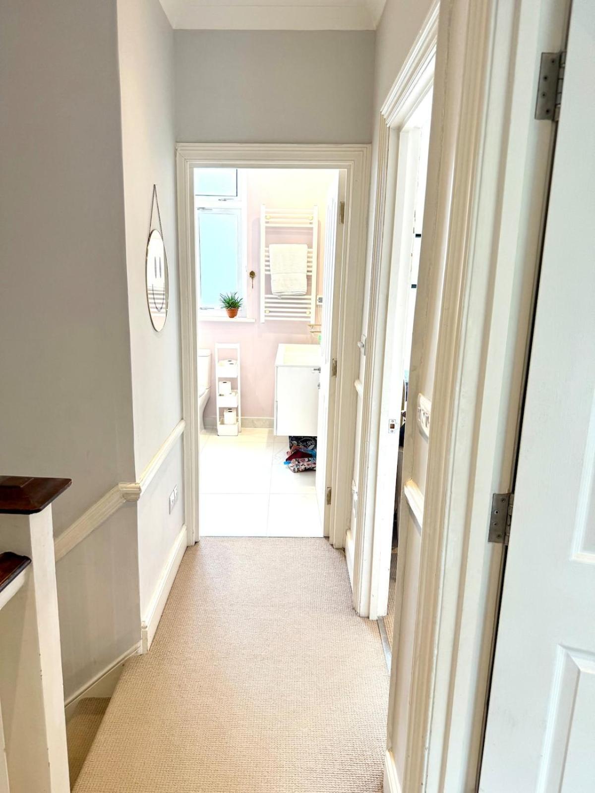 Holiday home Beautiful 4 Bedroom Family In Barnes
