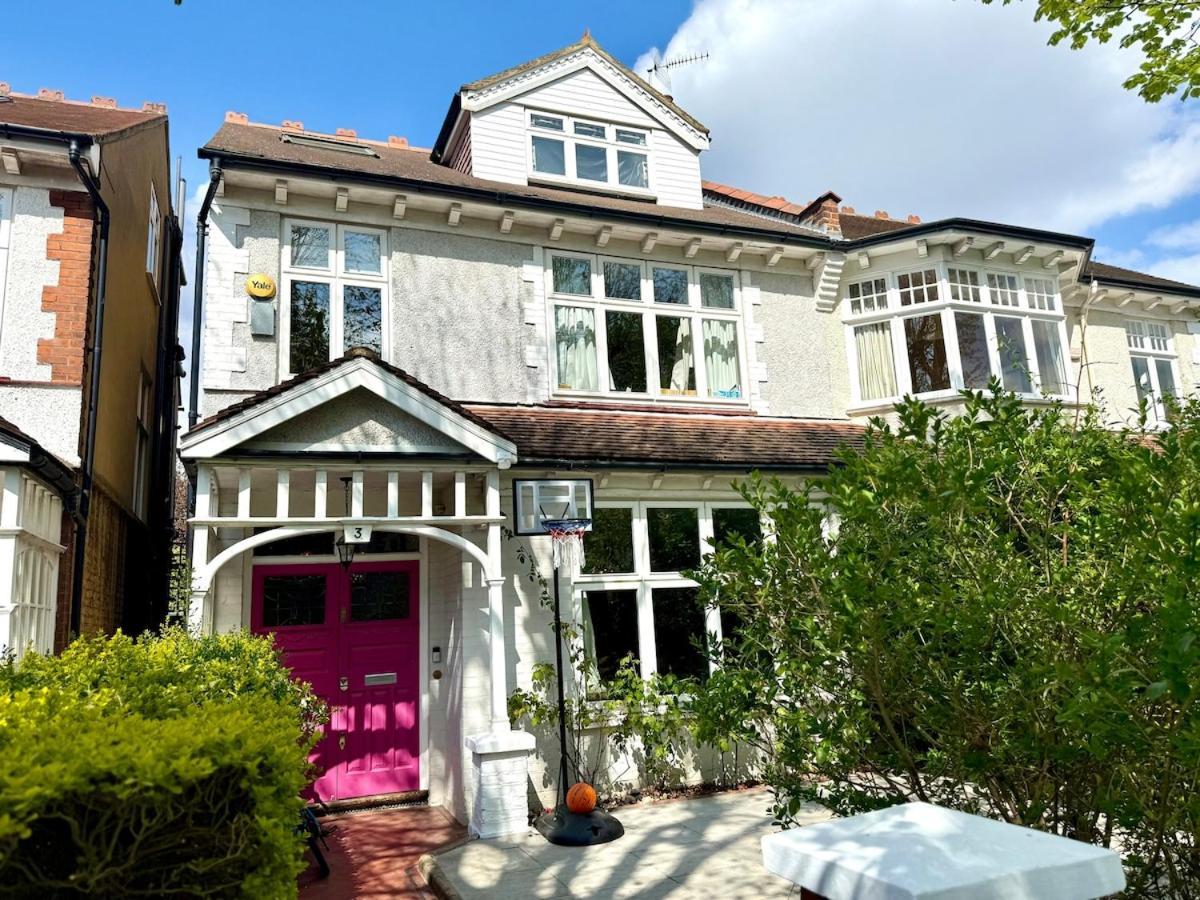 Holiday home Beautiful 4 Bedroom Family In Barnes