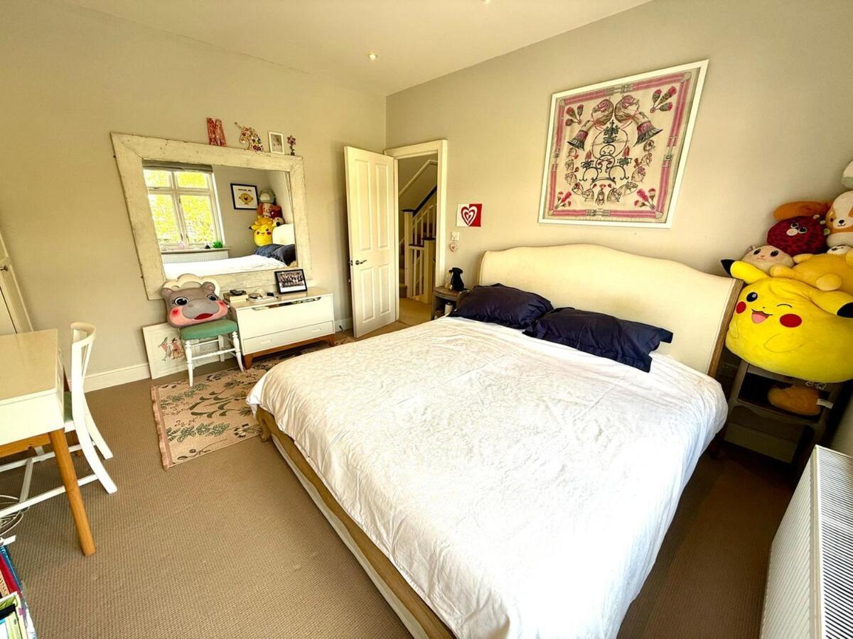 Holiday home Beautiful 4 Bedroom Family In Barnes *