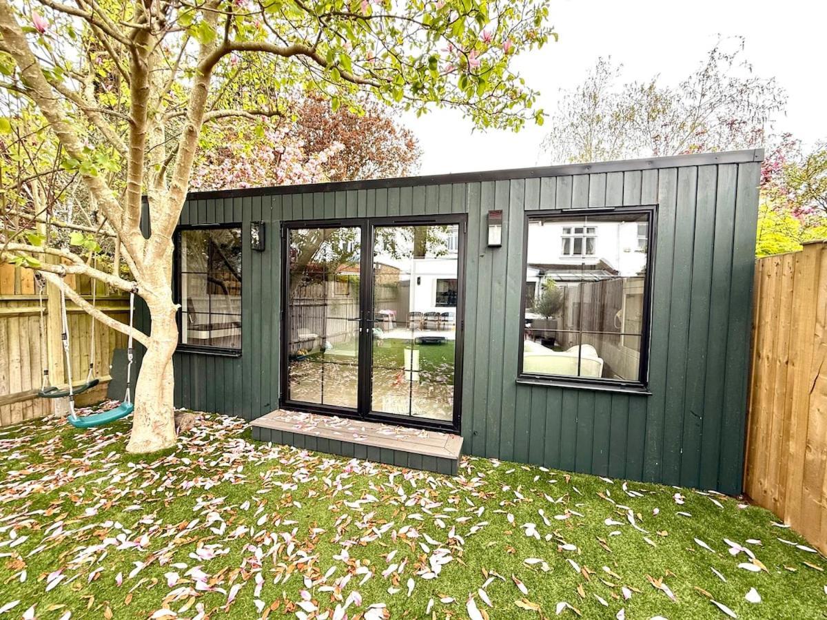 Beautiful 4 Bedroom Family In Barnes